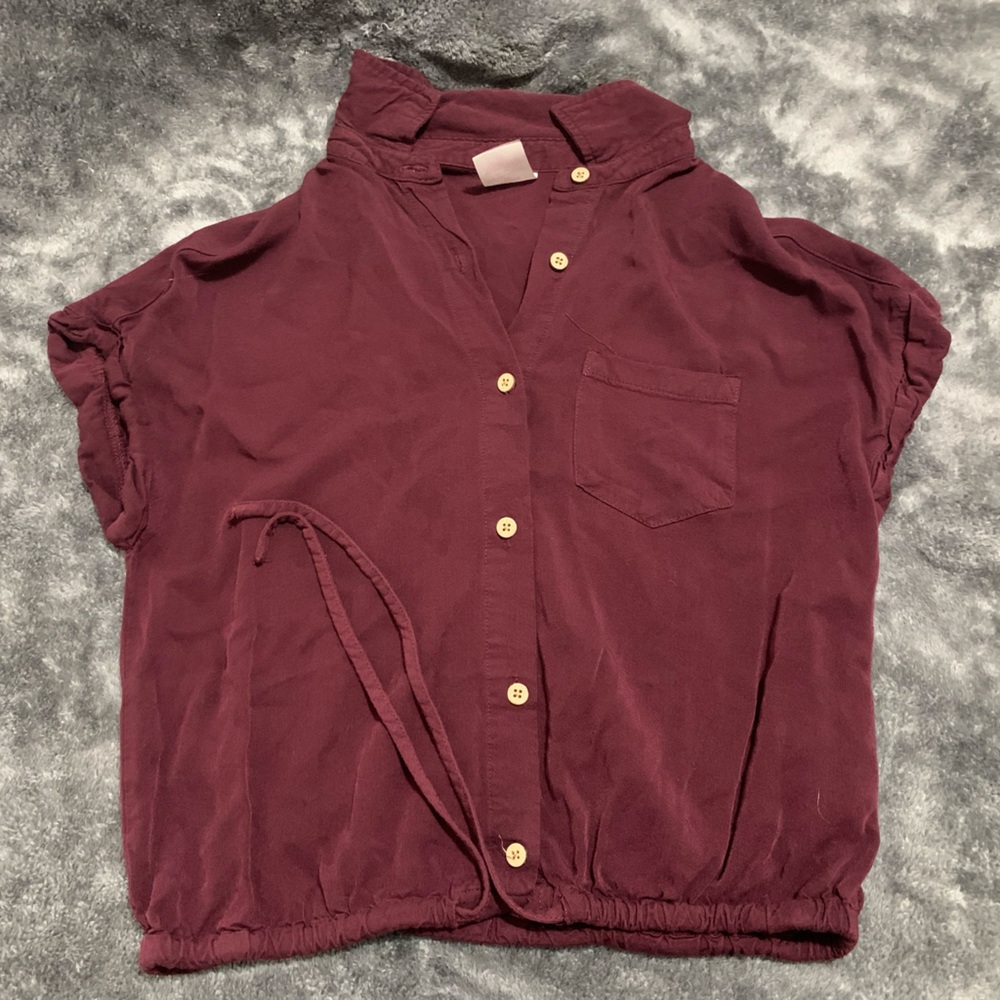 Burgundy adjustable polo shirt